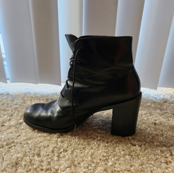 Charles David black leather heeled lace up booties size 7.5 - Picture 7 of 11